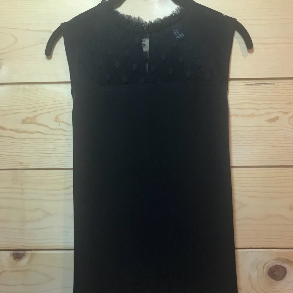 M Forever 21 sleeveless lace detail top